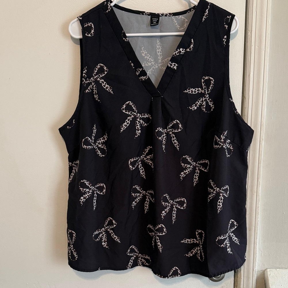 SHEIN Black and White Bow Pattern Blouse